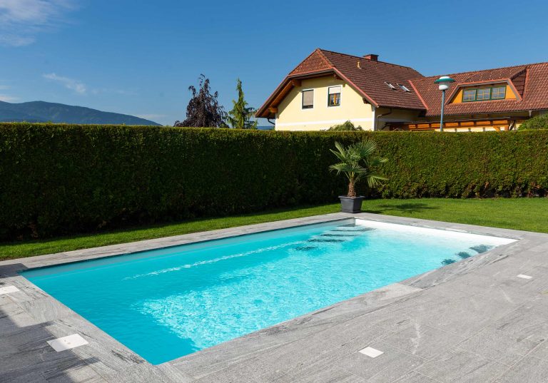 GFK Pool mit Einstiegstreppen