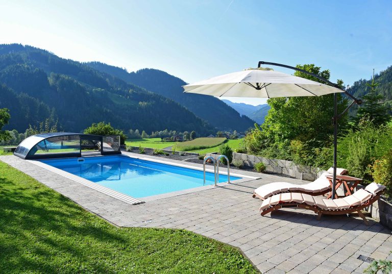 Pool mit Poolüberdachung rund Panorama