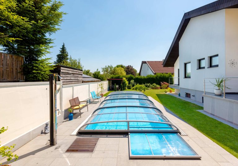 Poolüberdachung Sonderlösung für Pool Einstieg