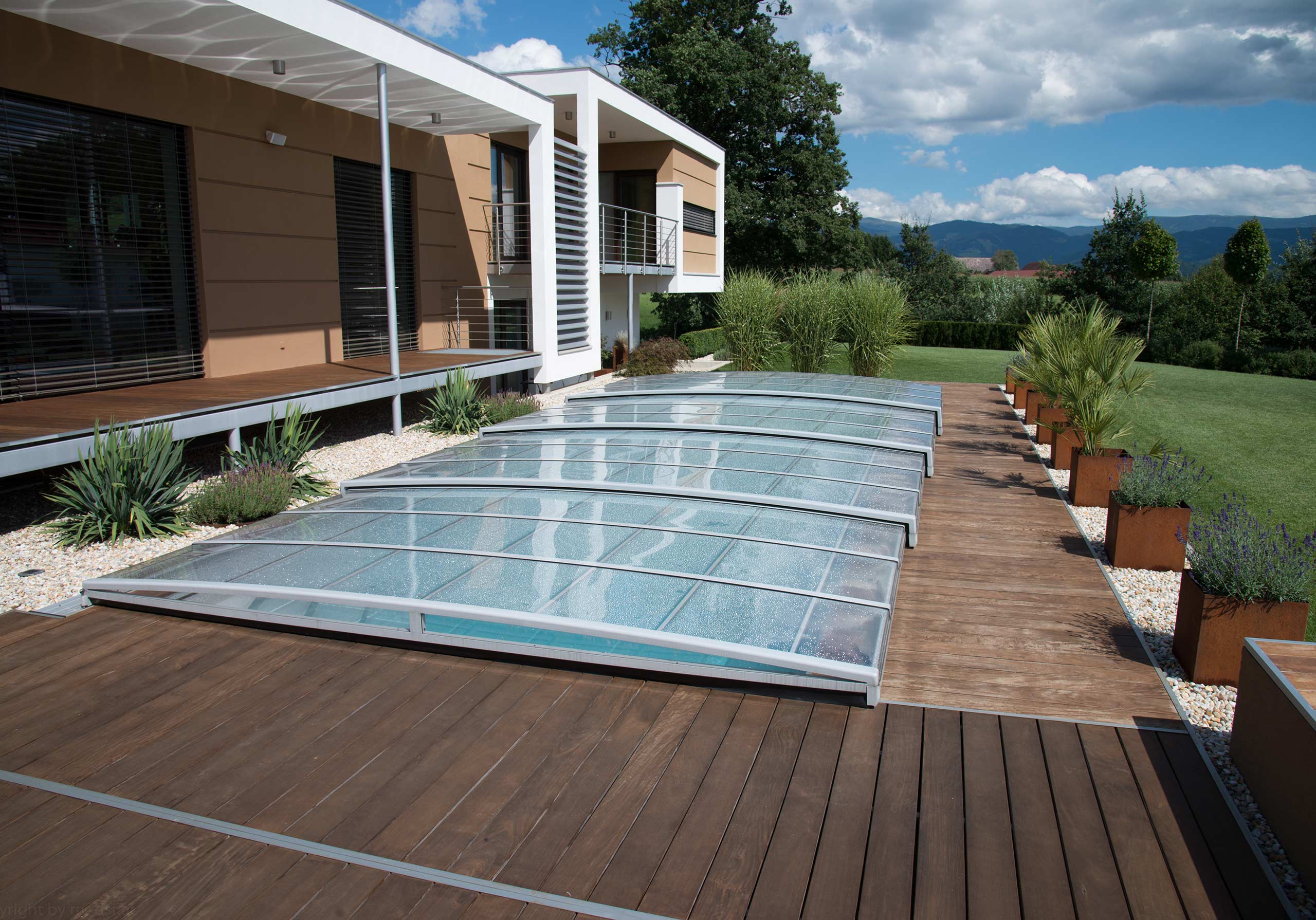 Poolüberdachung Ultraflat mit extrem geringer Überdachungshöhe