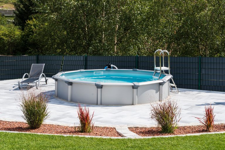 Stahlwandpool rund teilversenkt mit Aufstellleiter