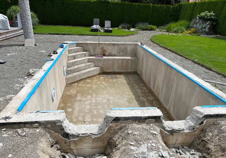 Poolsanierung Gemauertes Becken Beckenkoerper Freigelegt