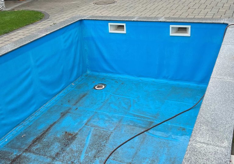 Poolsanierung Gemauertes Becken Folie Vorher