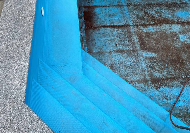 Poolsanierung Gemauertes Becken Treppe Vorher